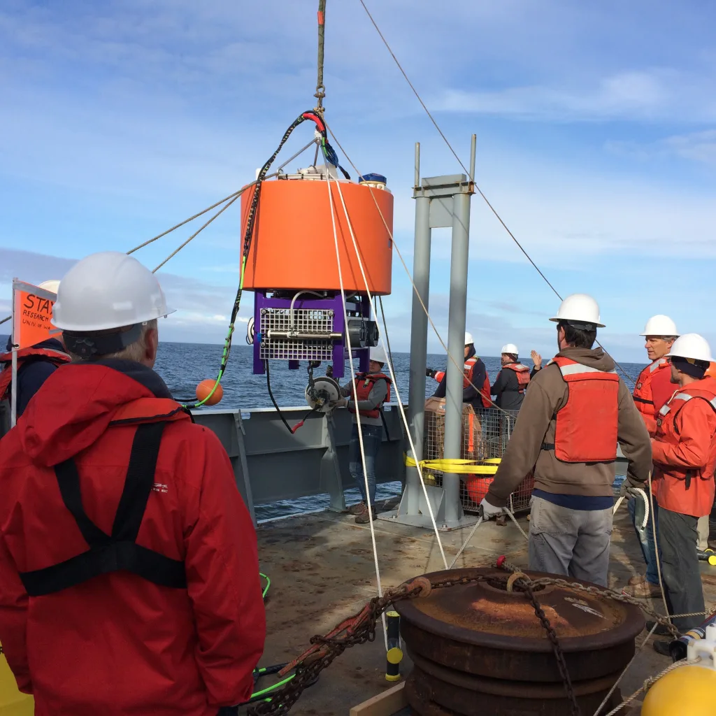 Scientists from Northwest Enhanced Moored Observatory deploy a NEMO mooring. Credit: NANOOS